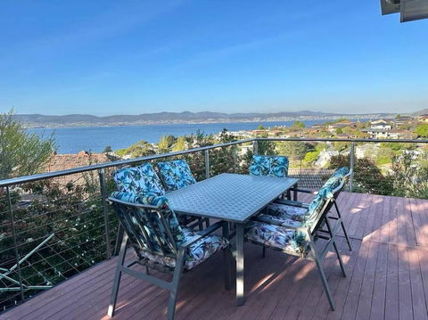 Secluded Oasis With Water Views - Tourism Gold Coast 3