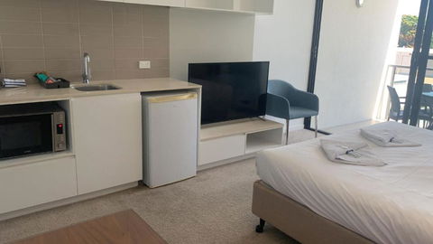 Self Check In Modern Studio Apartment - Tourism Gold Coast 3