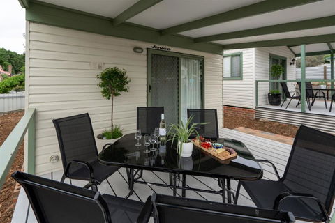 Selwyn Cottages - Tourism Gold Coast 0