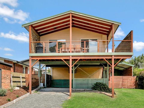 Settlement Sands Cowes - Tourism Gold Coast 0