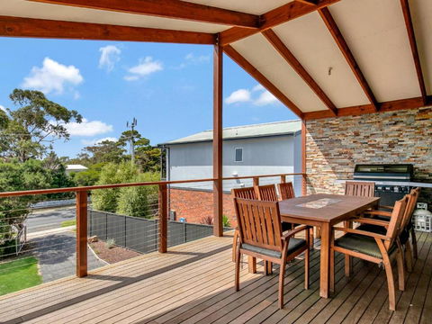 Settlement Sands Cowes - Tourism Gold Coast 1