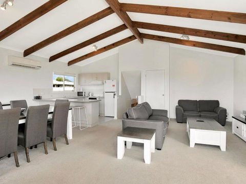 Settlement Sands Cowes - Tourism Gold Coast 3