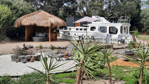 Shipwrecked Oasis - Tourism Gold Coast 0