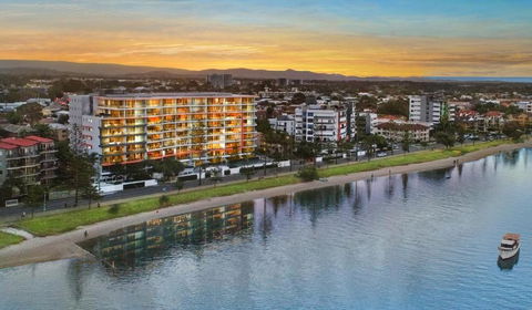 Silvershore Apartments On The Broadwater - Tourism Gold Coast 3