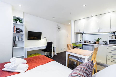 Simple On Swanston - A Central Student Accom Studio - Tourism Gold Coast 3