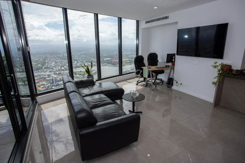 Sky High Master Bedroom Level 70 - Tourism Gold Coast 0