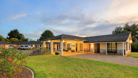 Southern Comfort Motor Inn - Tourism Gold Coast 1