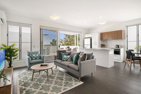 Spacious Apartment With Generous Entertaining - Tourism Gold Coast 0