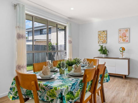 Spacious Newly Furnished 4BD Family Retreat - Tourism Gold Coast 1