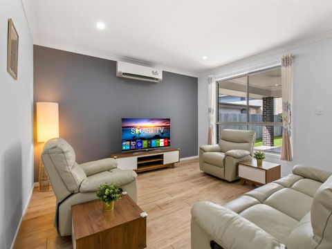 Spacious Newly Furnished 4BD Family Retreat - Tourism Gold Coast 0