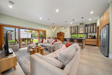 Stanley Stay - Adelaide 3 Bdrm, Central Location, WiFi - Tourism Gold Coast 0