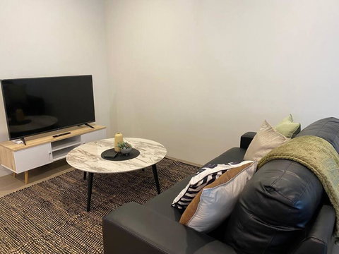 Stylish Modern Airport City WIFI Park Netflix Wine - Gold Coast 2