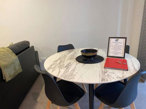 Stylish Modern Airport City WIFI Park Netflix Wine - Gold Coast 3