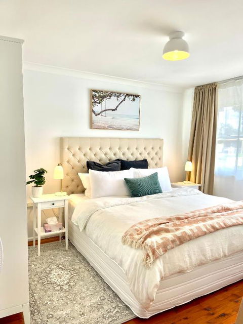 Sunshine Retreat Modern 3BR Haven - Tourism Gold Coast 0