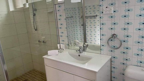 The Black Horse Hotel - Tourism Gold Coast 2