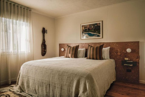 The Cheshire Cat Boutique Motel - Tourism Gold Coast 2