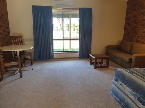 The Finley Palm Motor Inn - Tourism Gold Coast 3