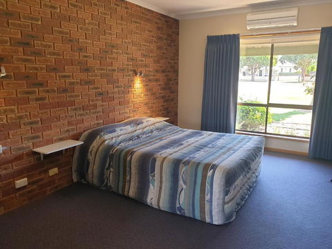 The Finley Palm Motor Inn - Tourism Gold Coast 0