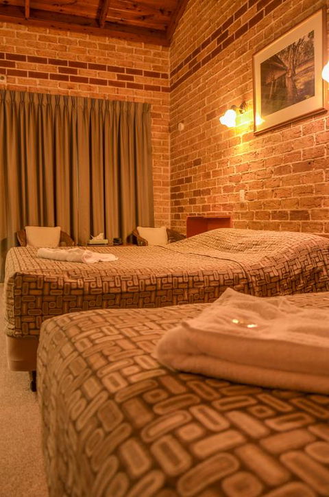 Beenleigh Village Motel - Tourism Gold Coast 3