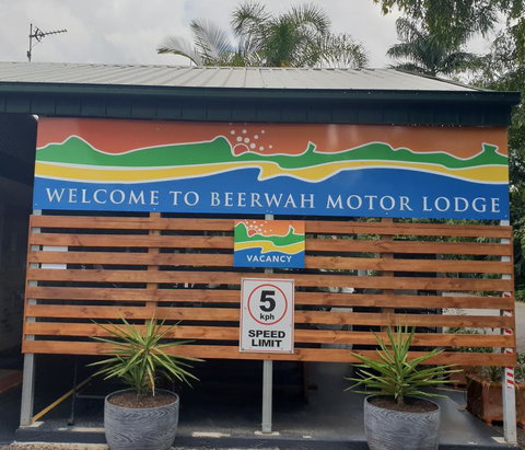 Beerwah Motor Lodge - Tourism Gold Coast 0