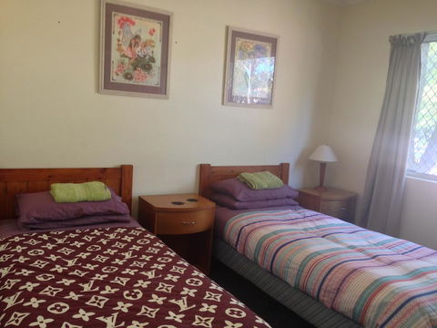 Bellevue Family Comforts, Amenities - Tourism Gold Coast 1