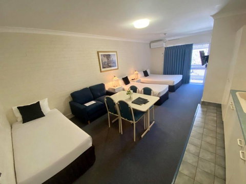 Benson Court Motel - Tourism Gold Coast 1