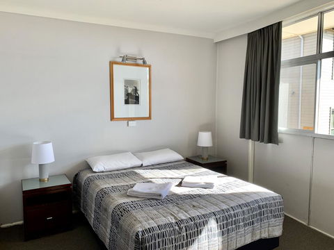 Bermagui Beach Hotel - Gold Coast 2