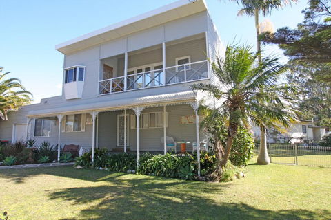 Berrara's Home Away From Home - Tourism Gold Coast 0