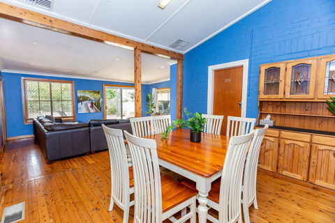 Best Central House - SLEEPS 11 !! - Tourism Gold Coast 0