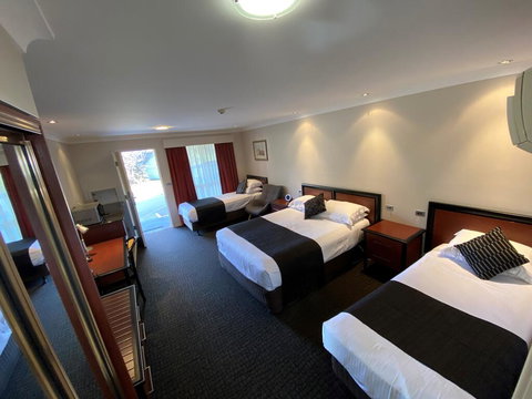 Best Western Plus All Settlers Motor Inn - Tourism Gold Coast 1