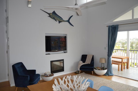 Between Two Beaches - Tourism Gold Coast 1