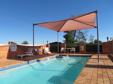 Bishop's Lodge Motor Inn - Tourism Gold Coast 3