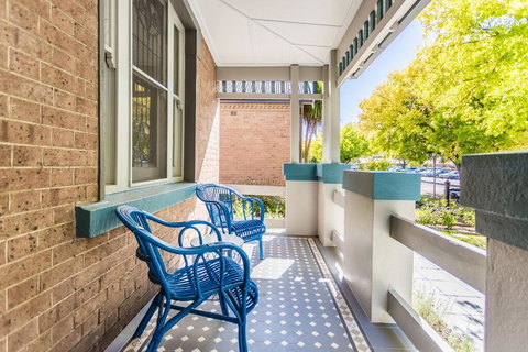 Blue Door Apartments Heritage Charm In CBD - Tourism Gold Coast 1