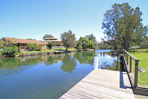 Blue Lagoon - Waterfront - Tourism Gold Coast 0