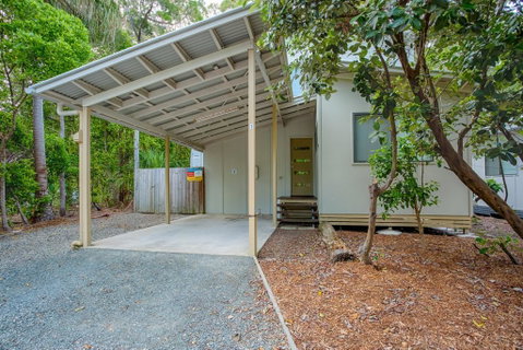 Bluewater 1 - Rainbow Shores, Amazing Location, Easy Walk To Beach, Pool, Aircon, Outdoor Spa - Tourism Gold Coast 2