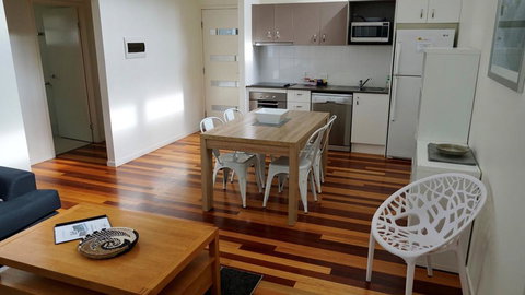 Bluewater 2 - Rainbow Shores, Walk To Beach, Private And Stylish Beach Escape, All On Level - Tourism Gold Coast 3