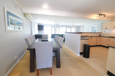 Boikon Beach House - Gold Coast 1