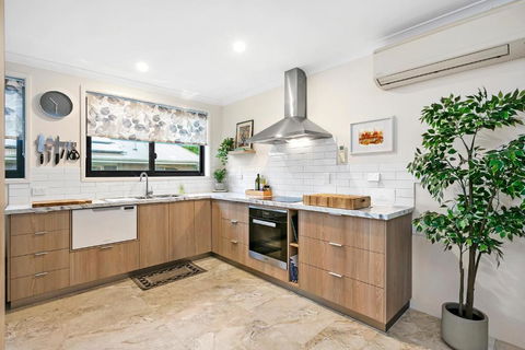 The Snug Premium 1BR Self Contained Apartment FREE Netflix - Tourism Gold Coast 3