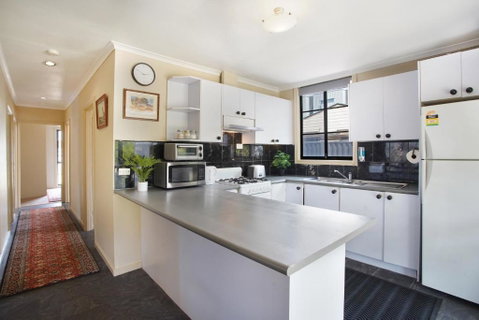 Three Bedroom Sweet Retreat In Coburg - Tourism Gold Coast 1
