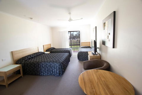 Tocumwal Golf Resort - Tourism Gold Coast 3