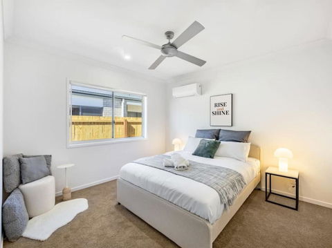 Well-decorated 4BR Family Home Steps To Mall - Tourism Gold Coast 2
