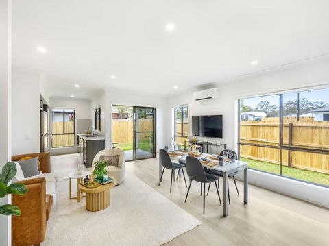 Well-decorated 5BR Family Home - Tourism Gold Coast 1