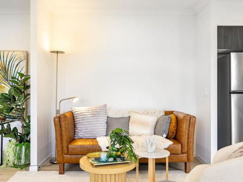 Well-decorated 5BR Family Home - Tourism Gold Coast 2