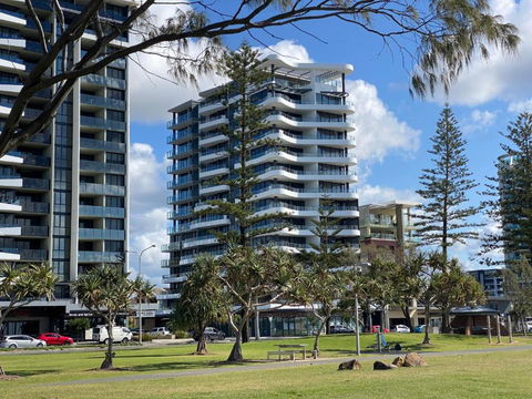 X Kirra Apartments - Tourism Gold Coast 3