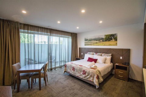 Young Federation Motor Inn And Services Club - Tourism Gold Coast 0