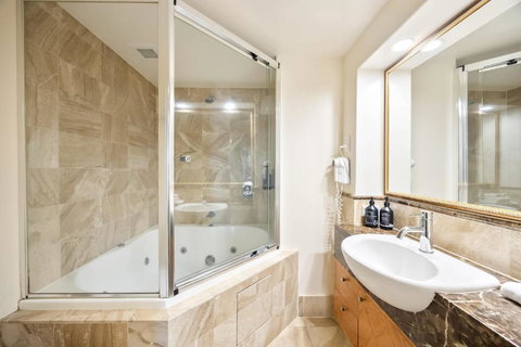 ZANZ205- Exclusive Outdoor Spa With Ocean Glimpses - Gold Coast 3