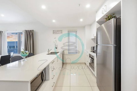 ZEN OCEAN BLISS - Cozy 2-BR/2-BA Sea View Retreat - Gold Coast 2