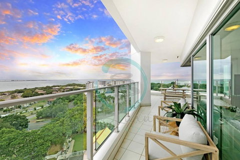 ZEN TOWERS: Cozy Executive 3-BR Family Apt In Darwin City - Gold Coast 0