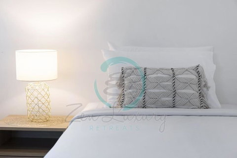 ZEN TOWERS: Cozy Executive 3-BR Family Apt In Darwin City - Gold Coast 2