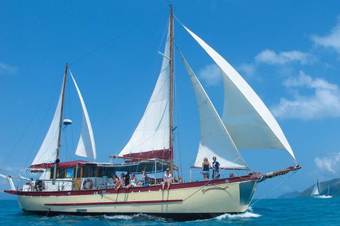 2-Day Whitsundays Sailing Adventure: Summertime - Tourism Gold Coast 1